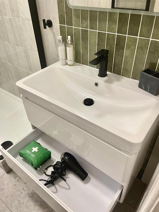 Newly Refurbished 2 Bedroom Apartment In South London Exteriör bild
